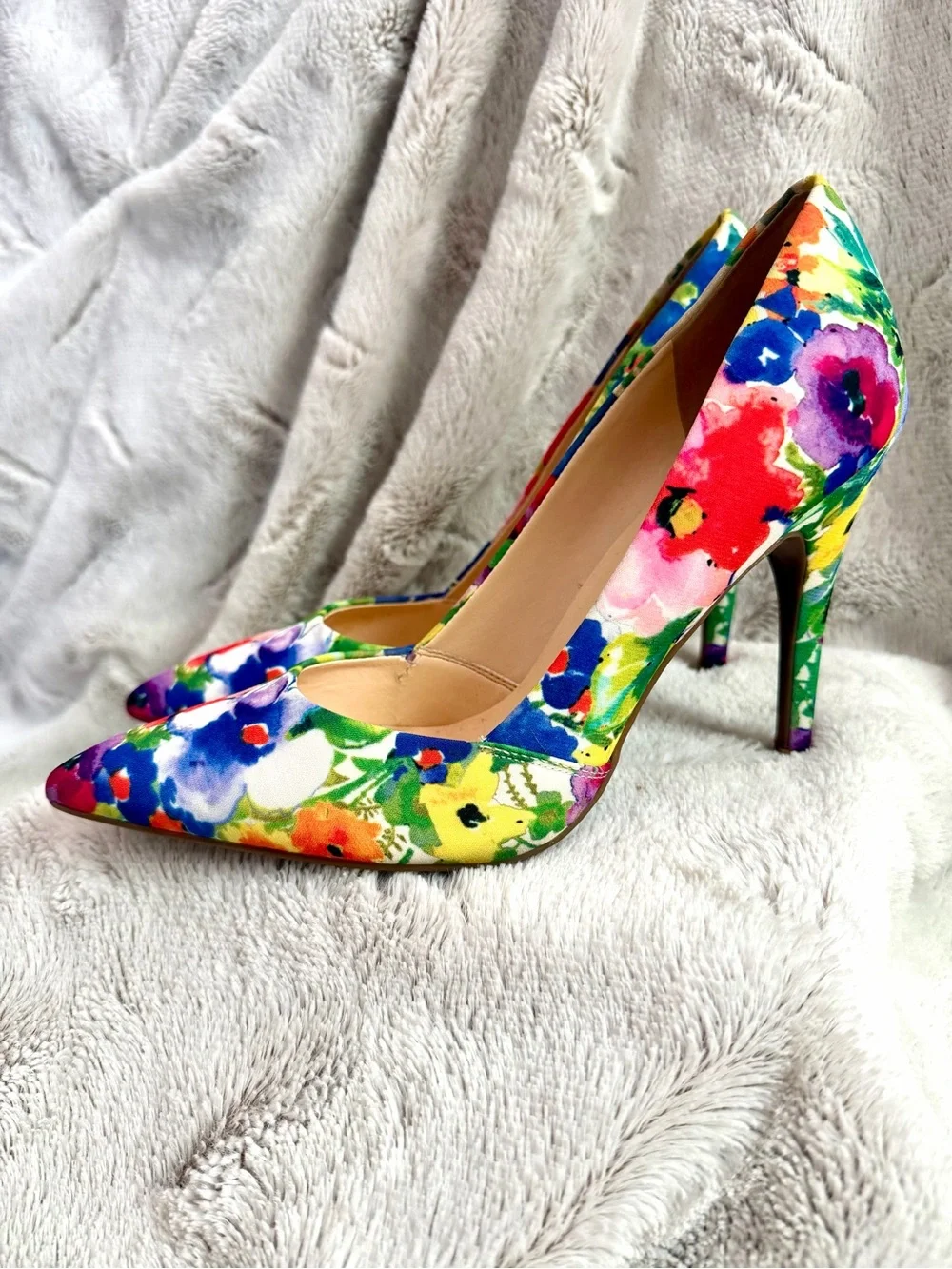 Guess Floral Pointed-Toe Pumps in Multi